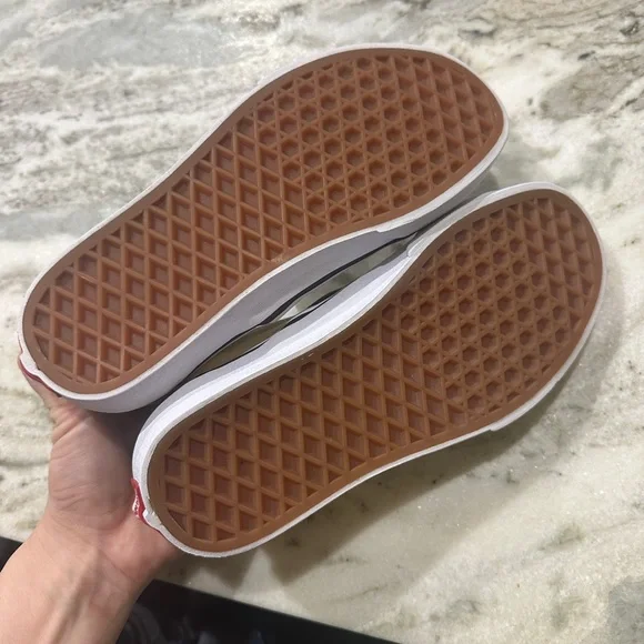 Vans l Checkered Slip-On Shoes - Picture 6 of 7